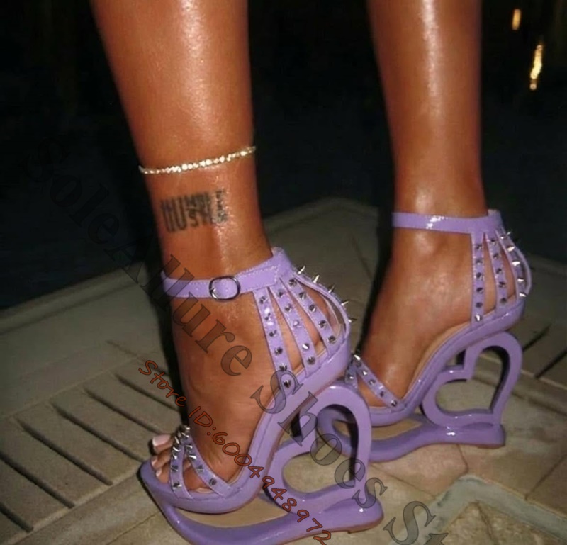 Hot Pink Spike Stud Caged Hear - Metallic Heel Sandal recension och pris