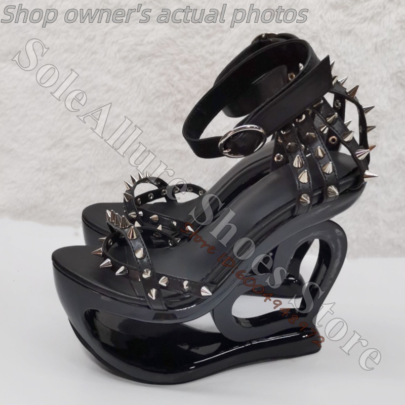 Hot Pink Spike Stud Caged Hear - Metallic Heel Sandal recension och pris
